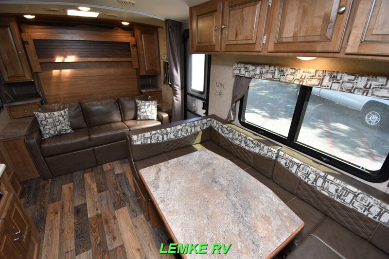 2017 Forest River Rockwood Mini Lite 2503S   - Photo 16 - Rocklin, CA 95677