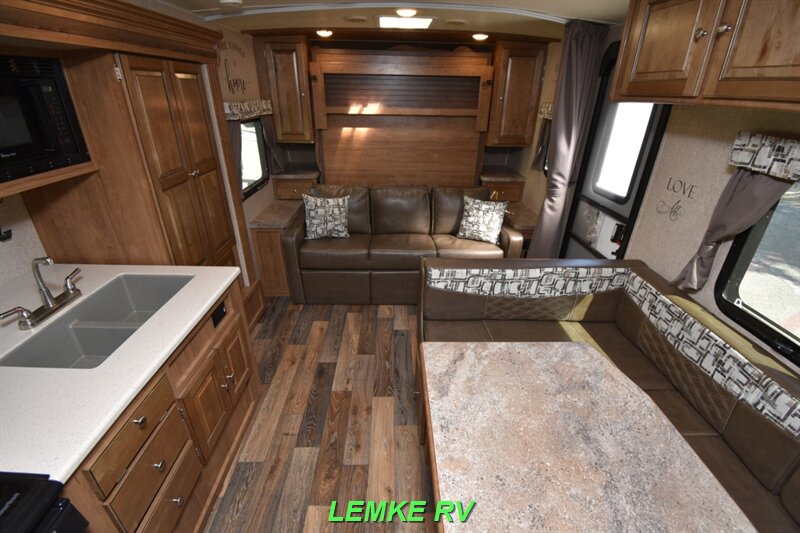 2017 Forest River Rockwood Mini Lite 2503S   - Photo 5 - Rocklin, CA 95677