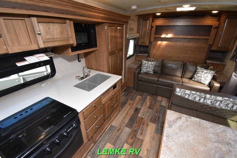 2017 Forest River Rockwood Mini Lite 2503S   - Photo 13 - Rocklin, CA 95677