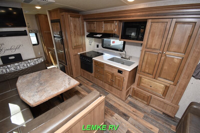 2017 Forest River Rockwood Mini Lite 2503S   - Photo 11 - Rocklin, CA 95677