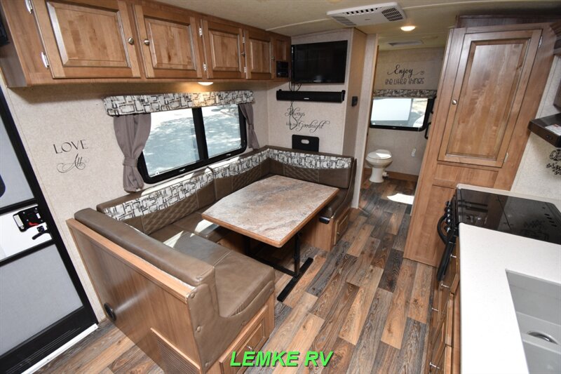 2017 Forest River Rockwood Mini Lite 2503S   - Photo 22 - Rocklin, CA 95677