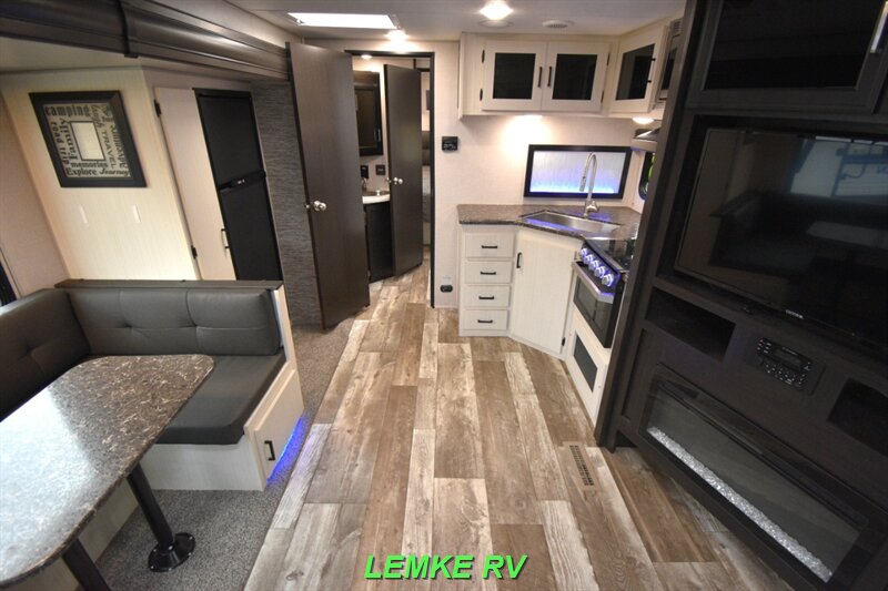 2021 Venture RV Stratus 261VRL   - Photo 5 - Rocklin, CA 95677