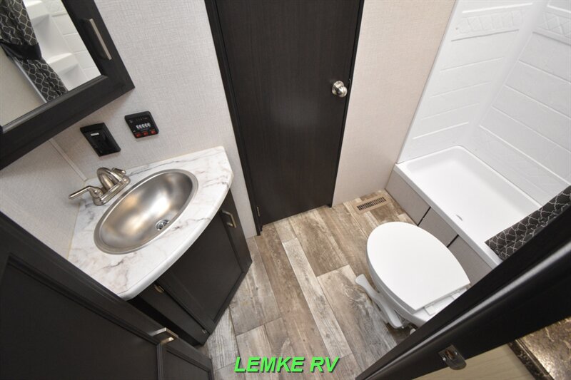 2021 Venture RV Stratus 261VRL   - Photo 18 - Rocklin, CA 95677