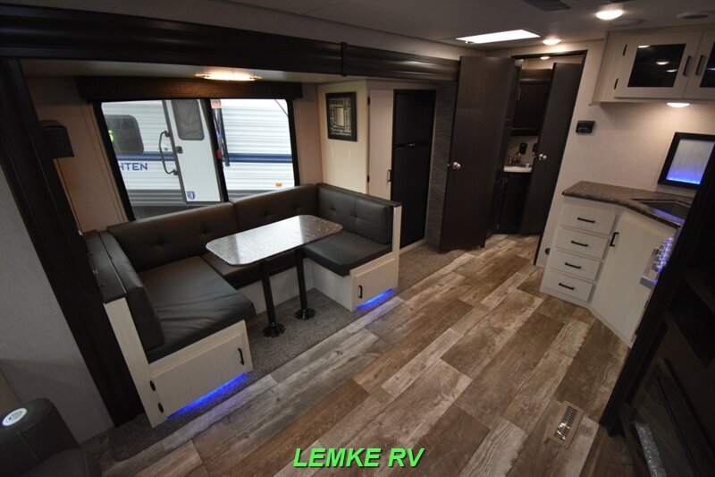 2021 Venture RV Stratus 261VRL   - Photo 12 - Rocklin, CA 95677