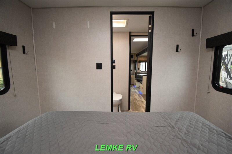 2021 Venture RV Stratus 261VRL   - Photo 21 - Rocklin, CA 95677