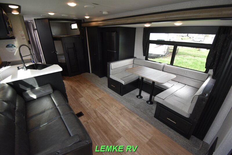 2022 Forest River Cherokee 274BRB   - Photo 12 - Rocklin, CA 95677