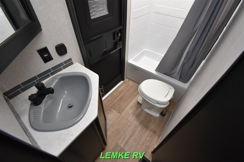 2022 Forest River Cherokee 274BRB   - Photo 19 - Rocklin, CA 95677