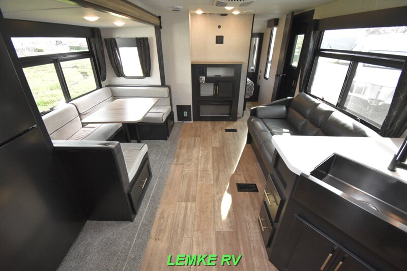 2022 Forest River Cherokee 274BRB   - Photo 5 - Rocklin, CA 95677