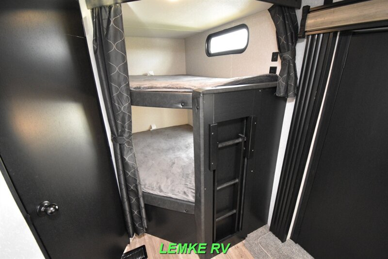 2022 Forest River Cherokee 274BRB   - Photo 15 - Rocklin, CA 95677