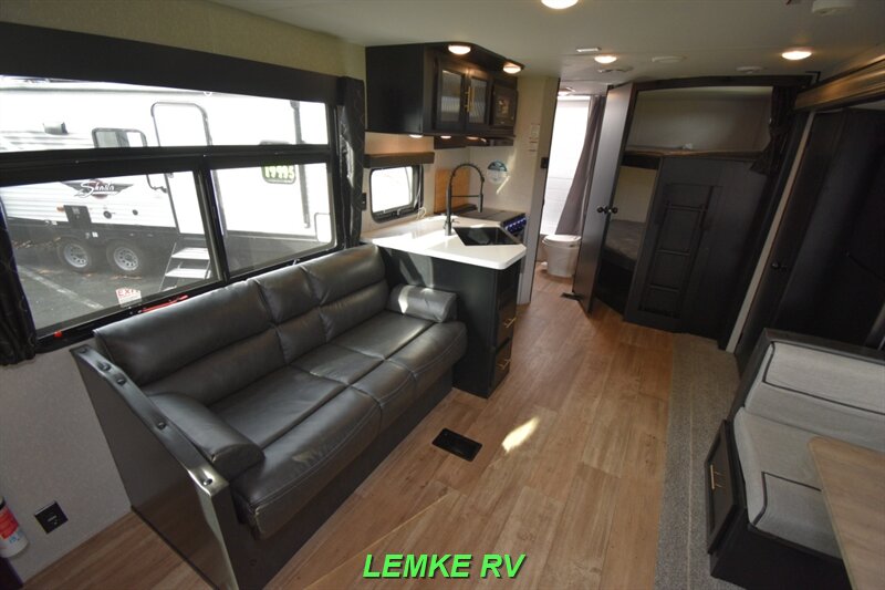 2022 Forest River Cherokee 274BRB   - Photo 18 - Rocklin, CA 95677