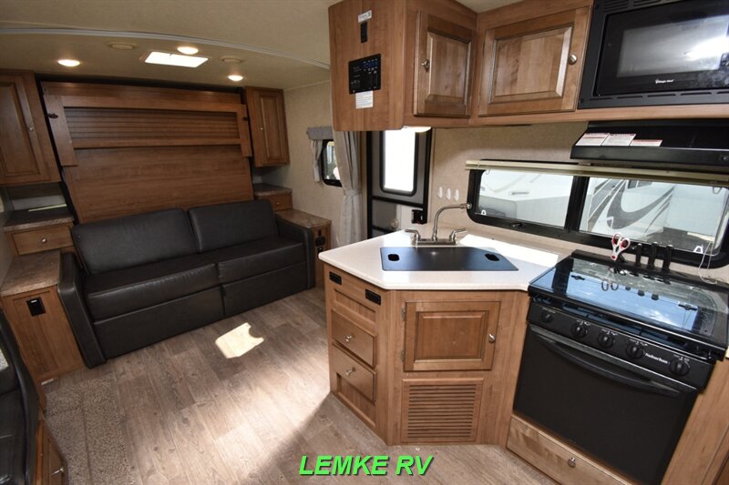 2018 Forest River Rockwood Mini Lite 2504S   - Photo 12 - Rocklin, CA 95677