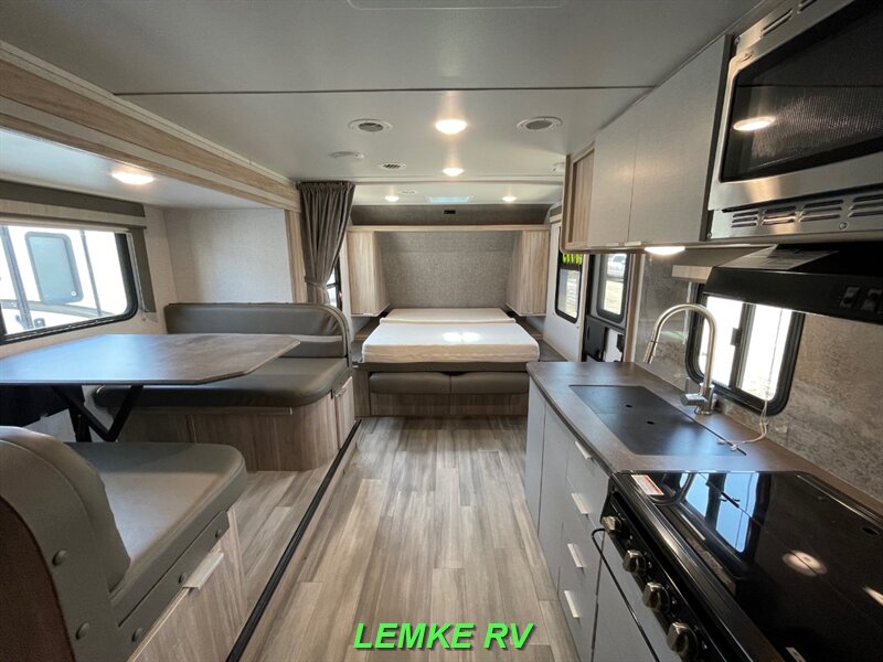 2021 Winnebago Micro Minnie 2306BHS   - Photo 13 - Rocklin, CA 95677