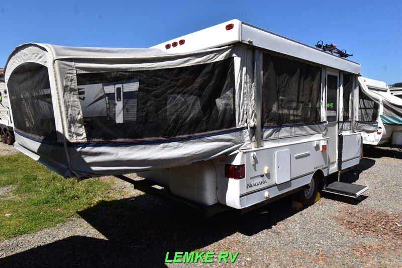 2004 Fleetwood Niagara 3895   - Photo 8 - Rocklin, CA 95677