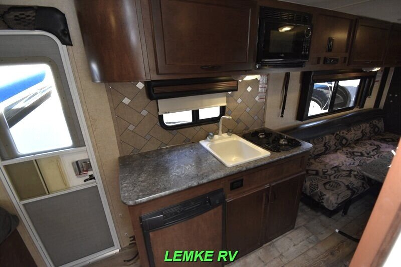 2016 Pacific Coachworks Sandsport 18SLE   - Photo 13 - Rocklin, CA 95677