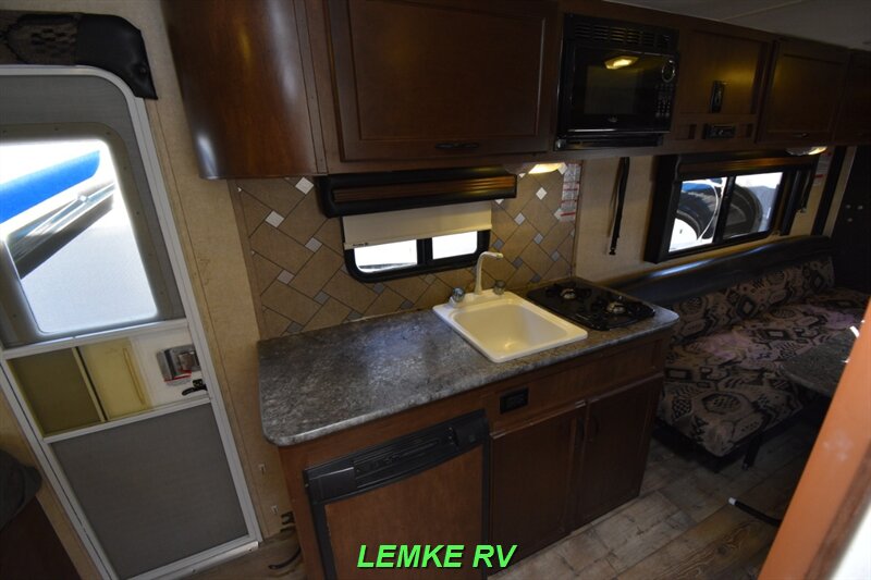 2016 Pacific Coachworks Sandsport 18SLE   - Photo 15 - Rocklin, CA 95677