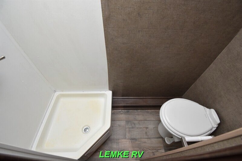 2016 Pacific Coachworks Sandsport 18SLE   - Photo 20 - Rocklin, CA 95677