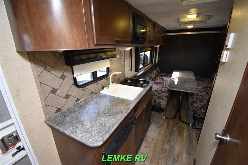 2016 Pacific Coachworks Sandsport 18SLE   - Photo 18 - Rocklin, CA 95677