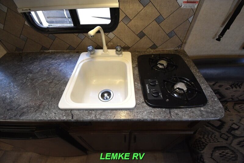 2016 Pacific Coachworks Sandsport 18SLE   - Photo 21 - Rocklin, CA 95677