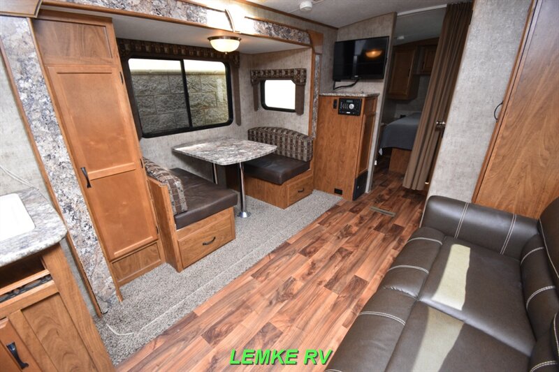 2016 Outdoors RV Creekside 23RKS   - Photo 10 - Rocklin, CA 95677