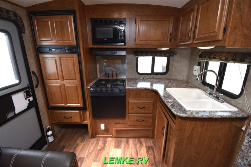 2016 Outdoors RV Creekside 23RKS   - Photo 15 - Rocklin, CA 95677