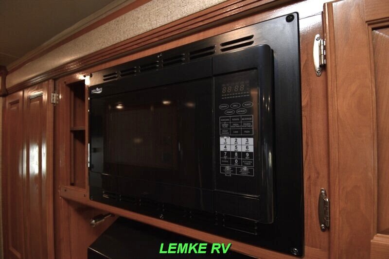 2018 Coachmen Leprechaun 311FS   - Photo 28 - Rocklin, CA 95677