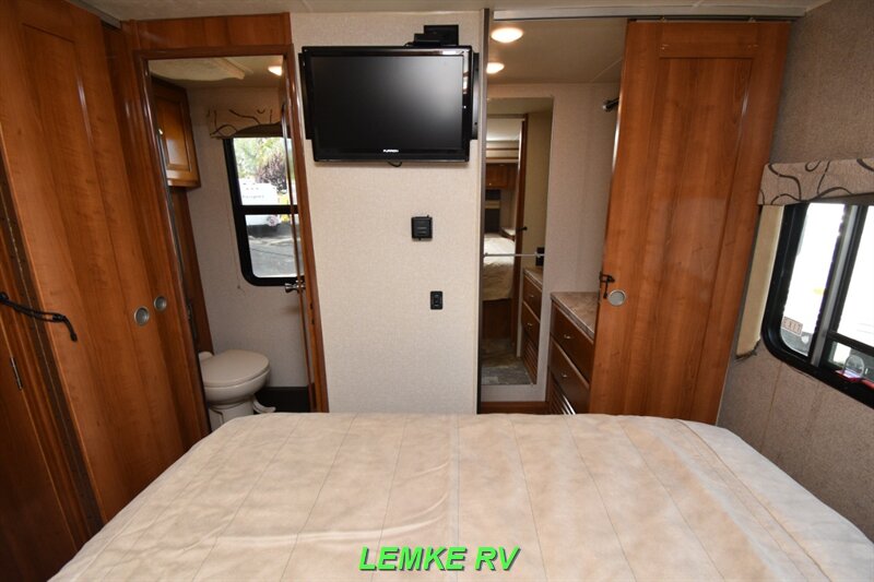 2018 Coachmen Leprechaun 311FS   - Photo 19 - Rocklin, CA 95677