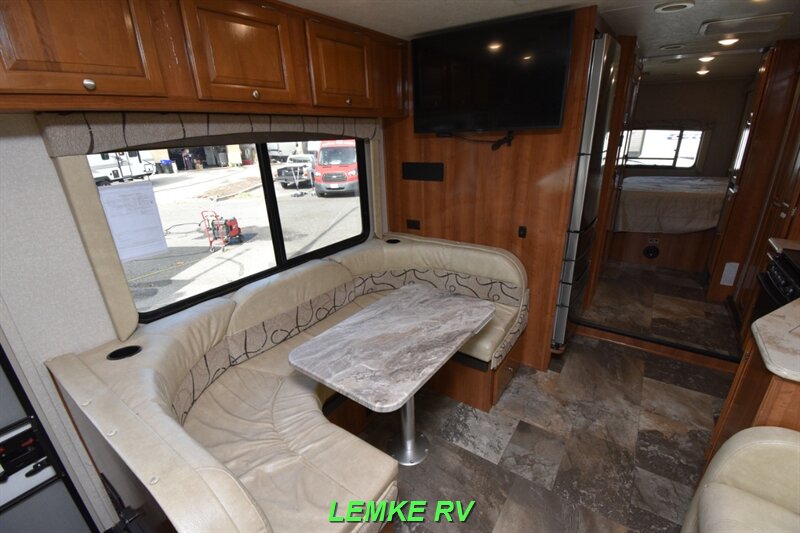 2018 Coachmen Leprechaun 311FS   - Photo 12 - Rocklin, CA 95677