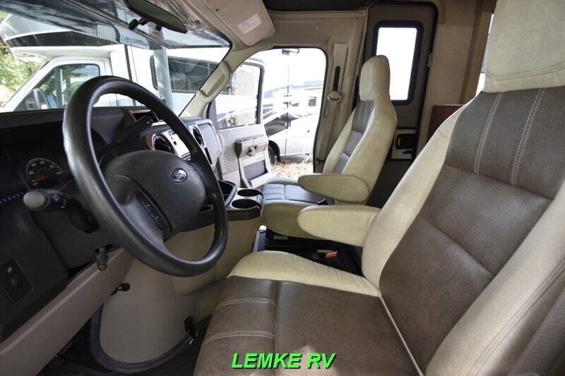 2018 Coachmen Leprechaun 311FS   - Photo 9 - Rocklin, CA 95677