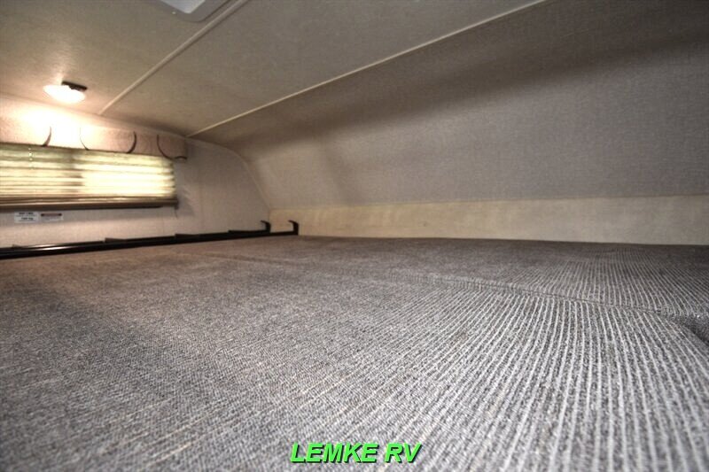 2018 Coachmen Leprechaun 311FS   - Photo 15 - Rocklin, CA 95677