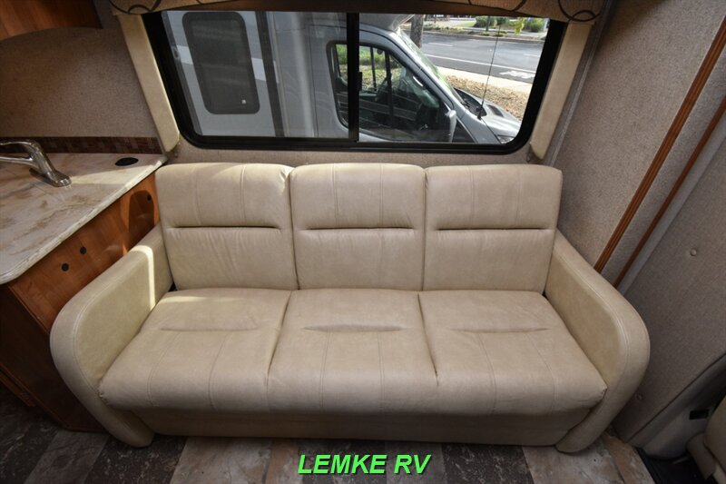 2018 Coachmen Leprechaun 311FS   - Photo 23 - Rocklin, CA 95677