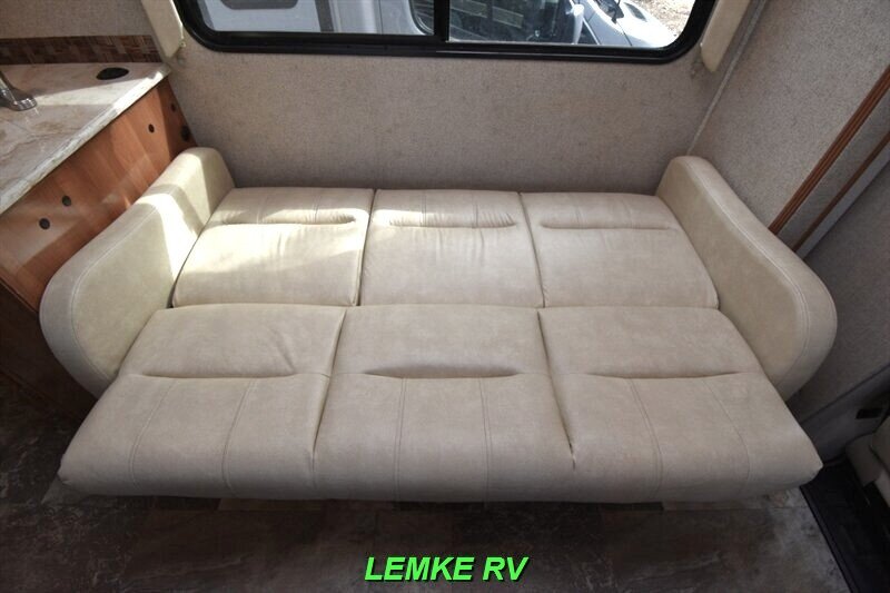 2018 Coachmen Leprechaun 311FS   - Photo 24 - Rocklin, CA 95677