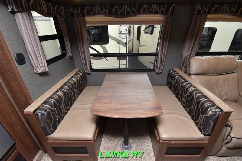 2017 Keystone Sprinter 312MLS   - Photo 19 - Rocklin, CA 95677