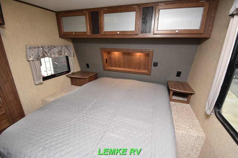 2017 Keystone Sprinter 312MLS   - Photo 16 - Rocklin, CA 95677