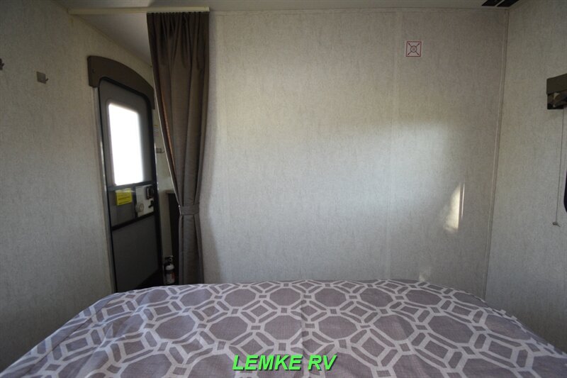 2018 Starcraft Launch 27BHU   - Photo 24 - Rocklin, CA 95677