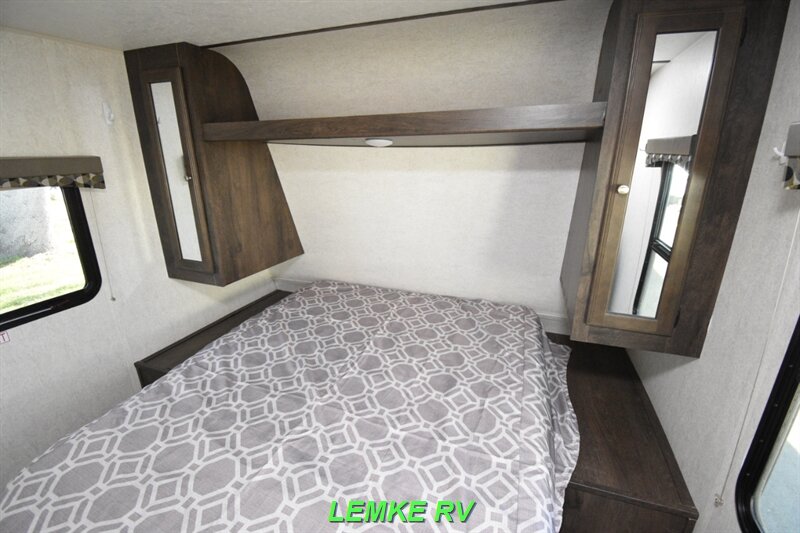 2018 Starcraft Launch 27BHU   - Photo 22 - Rocklin, CA 95677