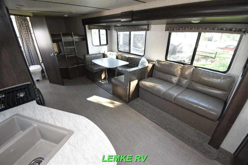 2018 Starcraft Launch 27BHU   - Photo 11 - Rocklin, CA 95677