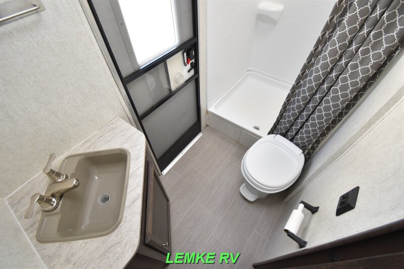 2018 Starcraft Launch 27BHU   - Photo 16 - Rocklin, CA 95677