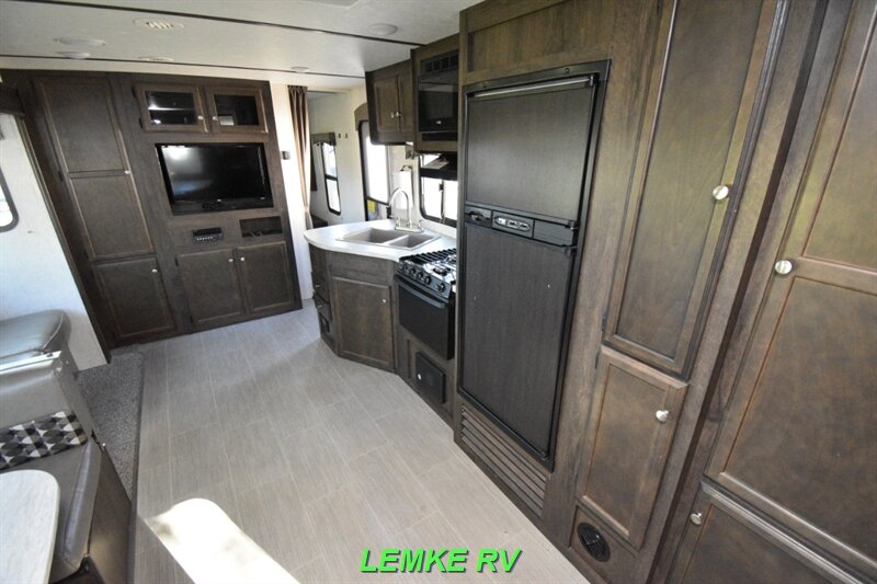 2018 Starcraft Launch 27BHU   - Photo 18 - Rocklin, CA 95677