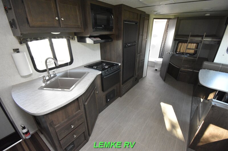 2018 Starcraft Launch 27BHU   - Photo 13 - Rocklin, CA 95677