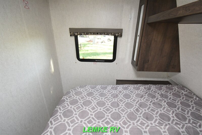 2018 Starcraft Launch 27BHU   - Photo 23 - Rocklin, CA 95677