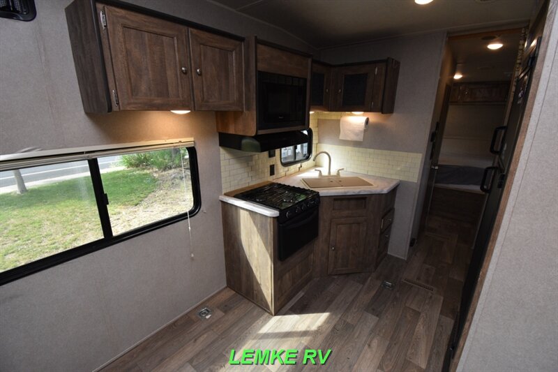 2018 Palomino Puma XLE Lite 25TFC   - Photo 13 - Rocklin, CA 95677