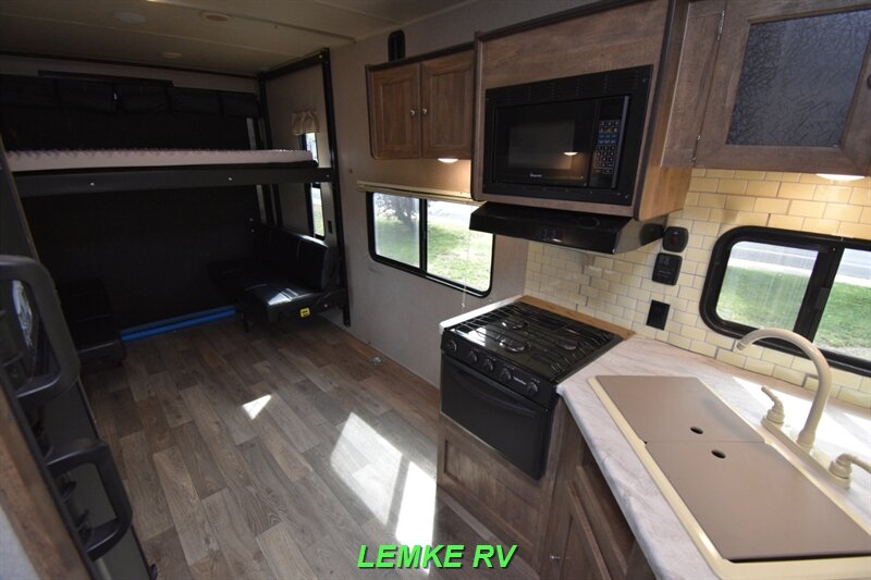 2018 Palomino Puma XLE Lite 25TFC   - Photo 12 - Rocklin, CA 95677