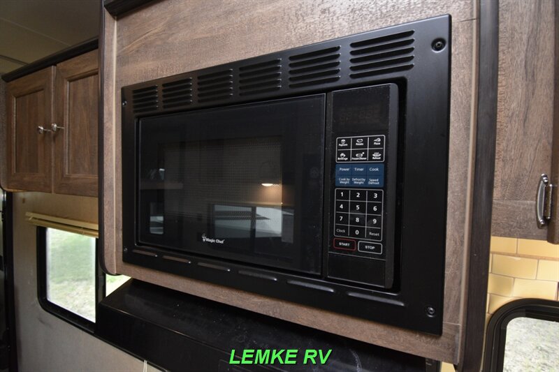 2018 Palomino Puma XLE Lite 25TFC   - Photo 22 - Rocklin, CA 95677