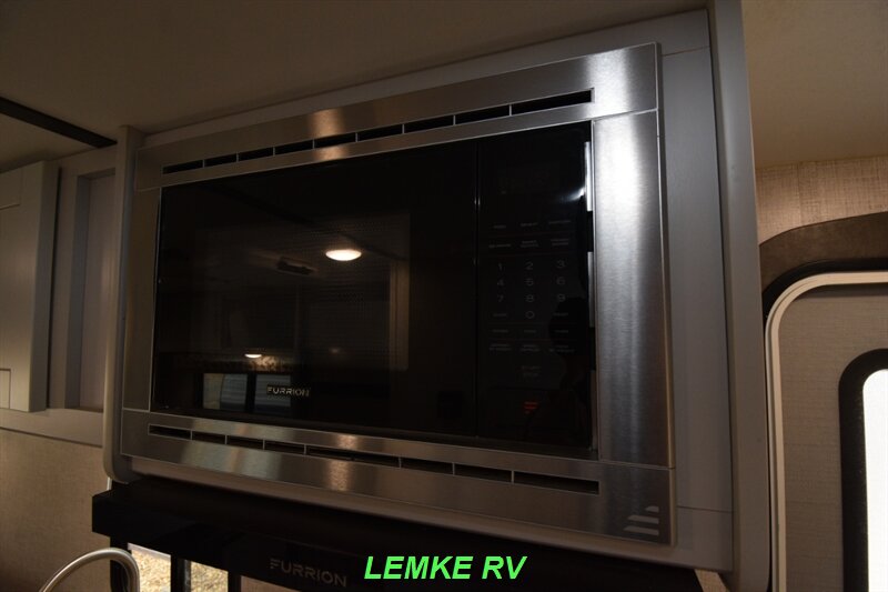 2019 Keystone Bullet Crossfire 1650EX   - Photo 27 - Rocklin, CA 95677