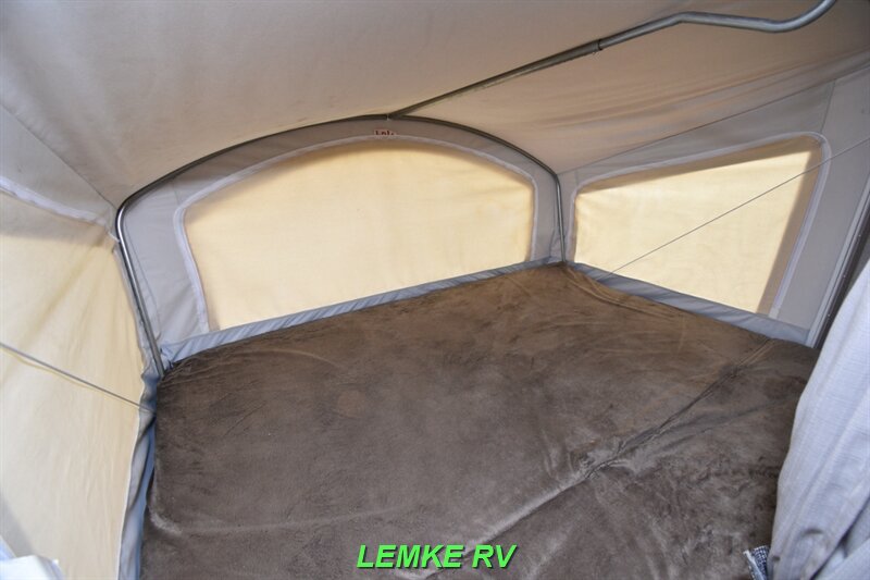2019 Keystone Bullet Crossfire 1650EX   - Photo 20 - Rocklin, CA 95677