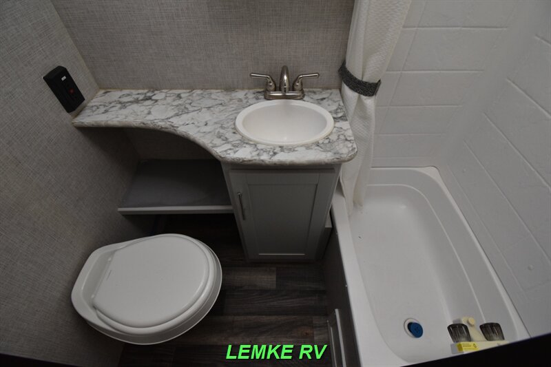2019 Keystone Bullet Crossfire 1650EX   - Photo 19 - Rocklin, CA 95677