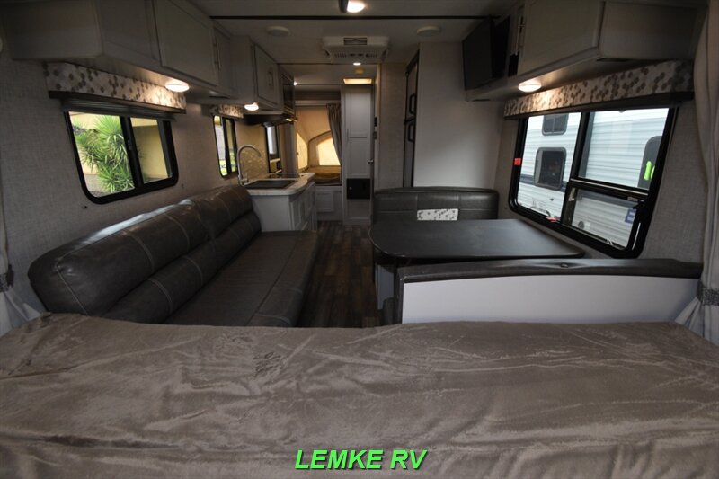 2019 Keystone Bullet Crossfire 1650EX   - Photo 23 - Rocklin, CA 95677