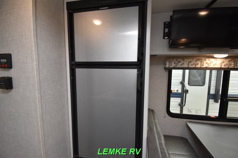 2019 Keystone Bullet Crossfire 1650EX   - Photo 14 - Rocklin, CA 95677