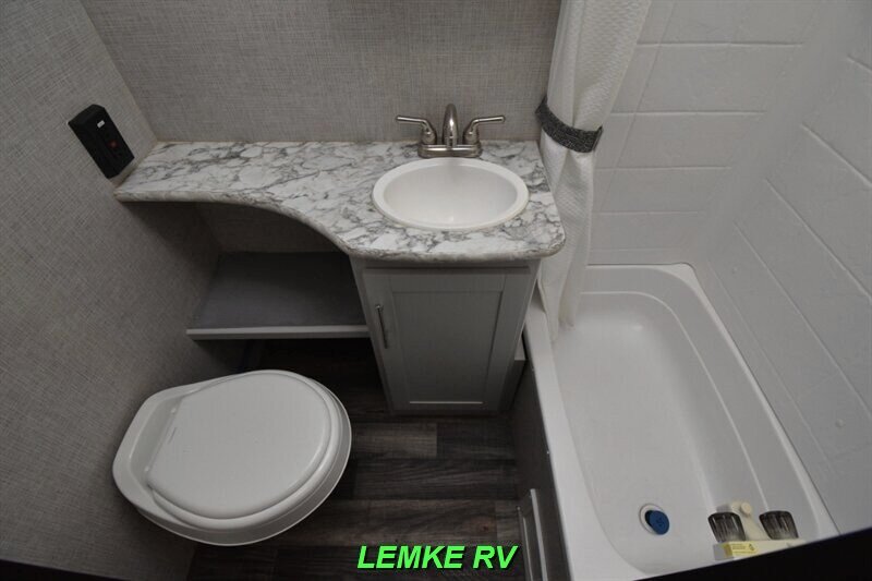 2019 Keystone Bullet Crossfire 1650EX   - Photo 20 - Rocklin, CA 95677