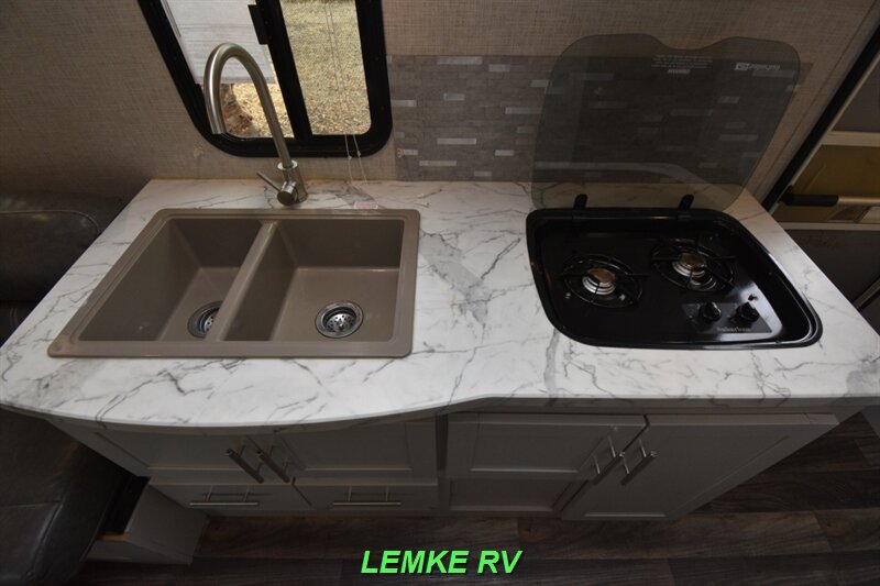 2019 Keystone Bullet Crossfire 1650EX   - Photo 15 - Rocklin, CA 95677